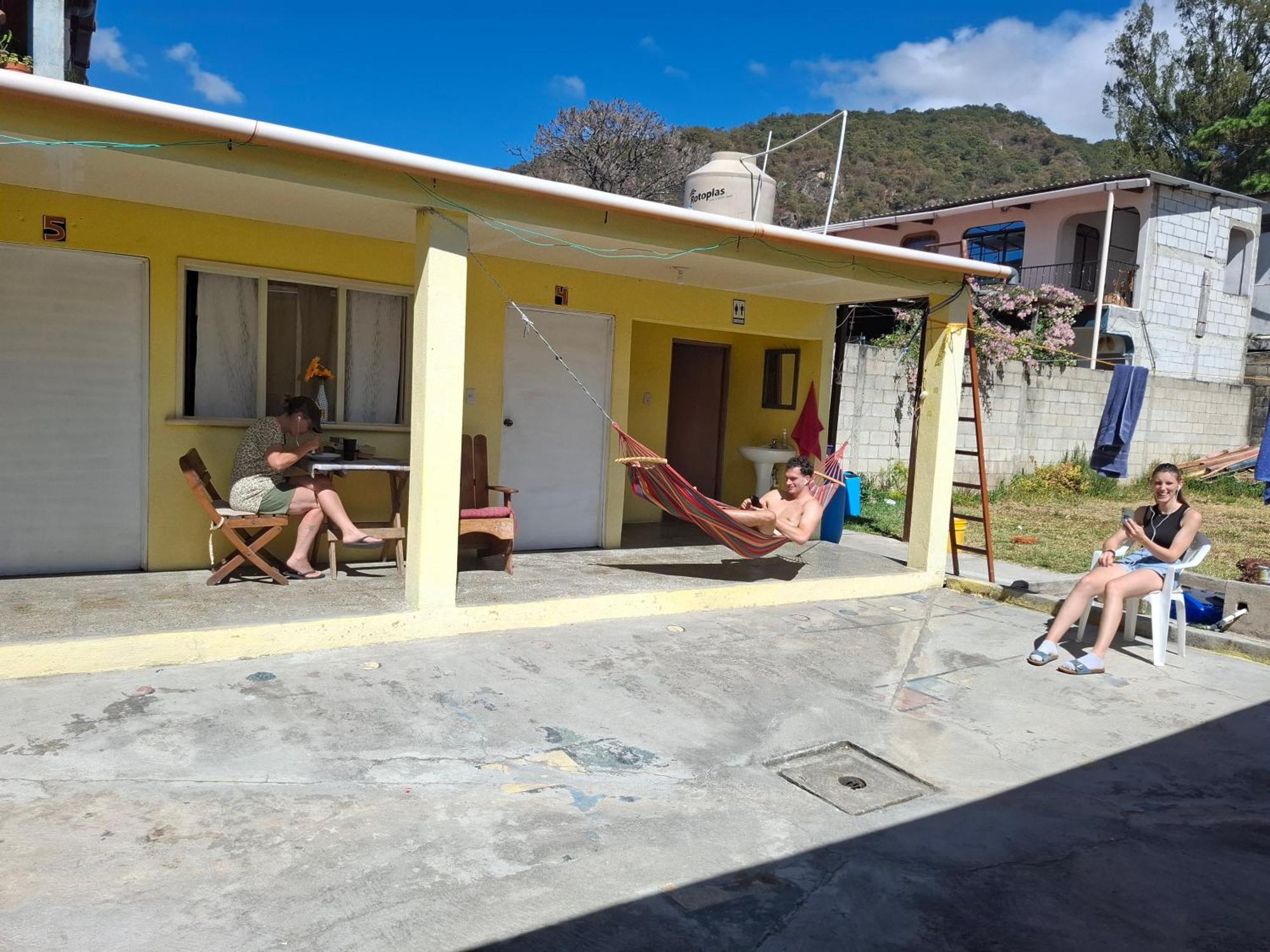 Hostal The Friends Panajachel Luaran gambar